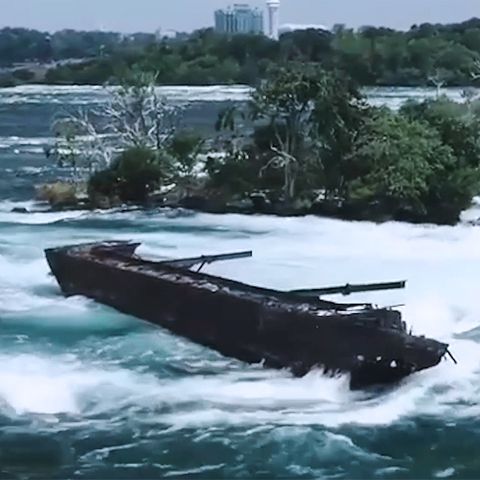 An den Niagarafällen:  Nationalpark-Chef will Absturz des Schiffswrack "Iron Scow" verhindern