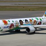 Anlässlich des 60. Geburtstages von All Nippon Airways entstand diese Sonderbemalung einer Boeing 767 mit dem Motiv "Yume Jet -You&Me".