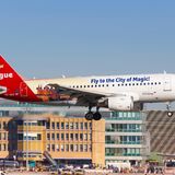 Einige Jets von CSA Czech Airlines fliegen im Auftrag von Eurowings - und machen Reklame für einen Prag-Besuch, wie dieser Airbus A319.