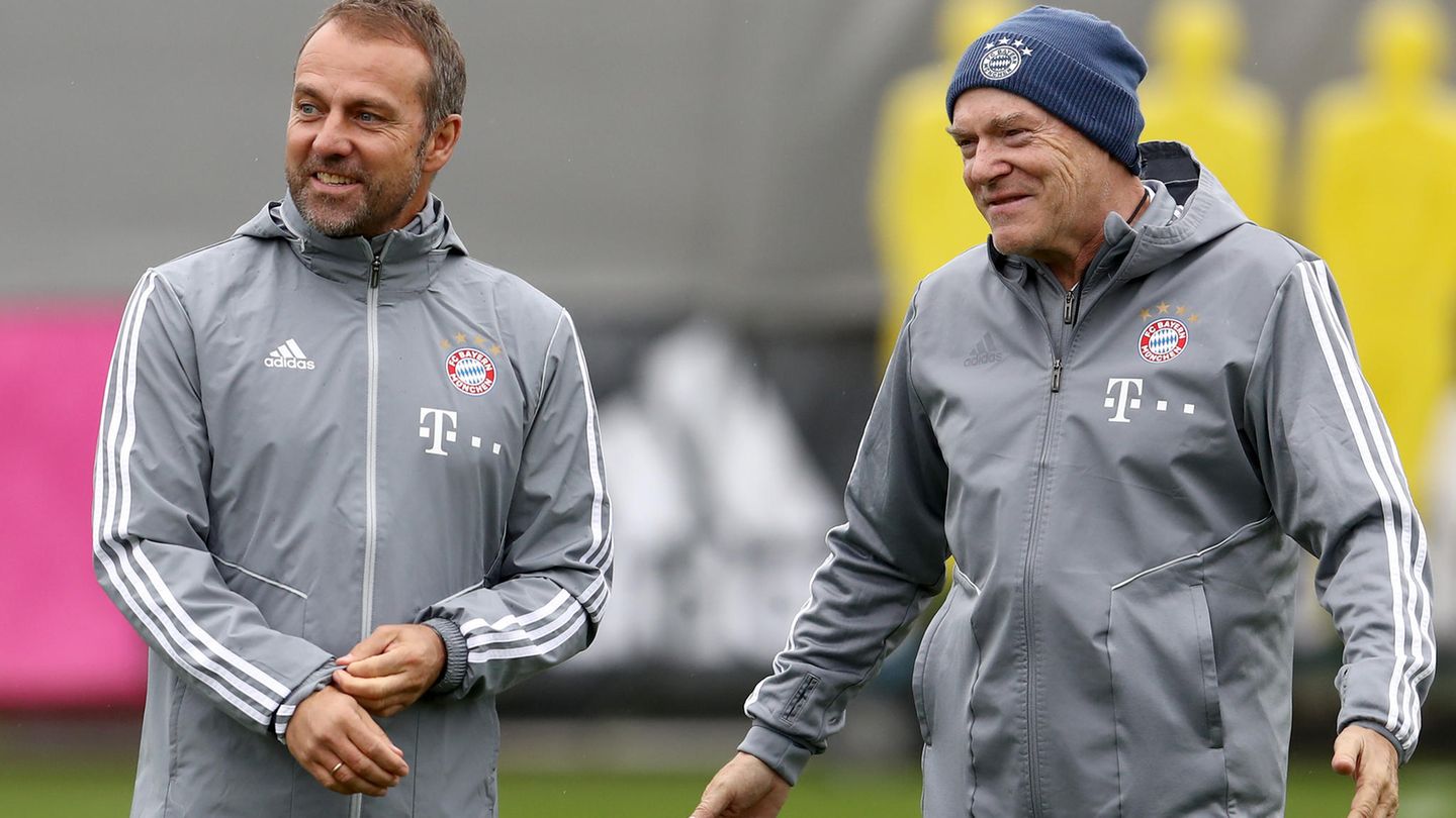 Hansi Flick und Hermann Gerland (r.) während ihrer gemeinsamen, ersten Trainingseinheit