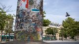 Paris, Frankreich: Dieses bunte Stück Mauer ist an der Porte de Versailles ausgestellt. 