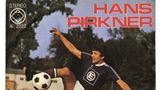 Ein ehrliches Cover präsentierte Hans Pirkner. Der österreichische Angreifer war als Schalker Spieler 1970 in den Bundesligaskandal verwickelt und wurde für zwei Jahre vom österreichischen Verband gesperrt. Nach zehn Monaten wurde die Sperre aufgehoben und Pirkner spielte 1976 eine Single mit bestem Bigband-Swing ein.   45football.com