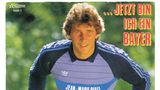 Und noch ein singender Keeper: Für das Hören der Single von Jean-Marie Pfaff, von 1982 bis 1988 Torwart bei den Bayern, müsste man eigentlich Schmerzensgeld erhalten. Während man sich über andere musikalische Einspielungen prima lustig machen oder sogar mitschmettern kann, gibt es bei diesem Song nur eine Möglichkeit: weglaufen. Das Cover ist so einfallslos wie der Schlagersongs.  45football.com