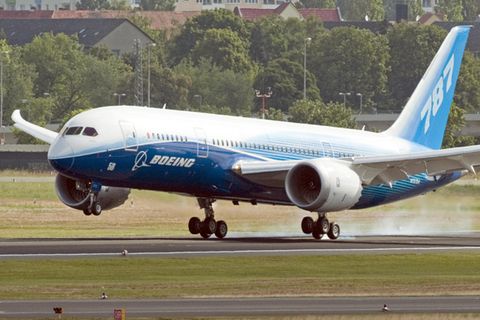 Boeing 787 Dreamliner bei der Landung