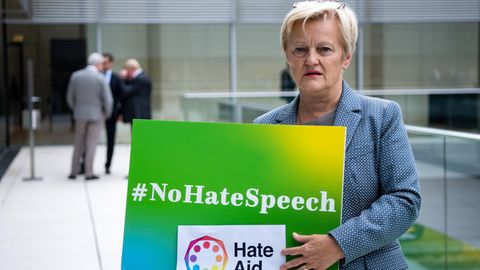 Renate Künast kämpft als Betroffene gegen Hate Speech im Internet