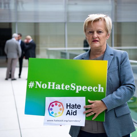 Renate Künast kämpft als Betroffene gegen Hate Speech im Internet