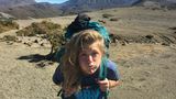 Unterwegs mit Rucksack statt im Wartezimmer beim Arzt: Marine steht vor dem Mount Ngauruhoe (2291 Meter), einem Vulkan in Neuseeland. Immer mit im Gepäck ist "Rosy". So nennt sie ihre Krankheit, weil sie den Begriff multiple Sklerose zu sperrig findet. Sie bezwingt den Gipfel - und will damit anderen Betroffenen Mut machen.
