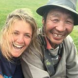 Die Studentin Marine Barnérias ist 21 Jahre alt als sie die Diagnose MS, Multiple Sklerose, bekommt. Die Krankheit wirbelt ihr Leben komplett durcheinander. Ängste und Sorgen bestimmen fortan ihren Alltag. Doch dann erkennt die junge Frau: Die Krankheit gehört zu ihr und nur sie selbst kann ihrem Körper dabei helfen, neue Kraft zu schöpfen. Marine erfüllt sich einen Herzenswunsch: Sie reist sieben Monate durch Neuseeland, Myanmar und in die Mongolei - entgegen des Ratschlags ihrer Ärzte.