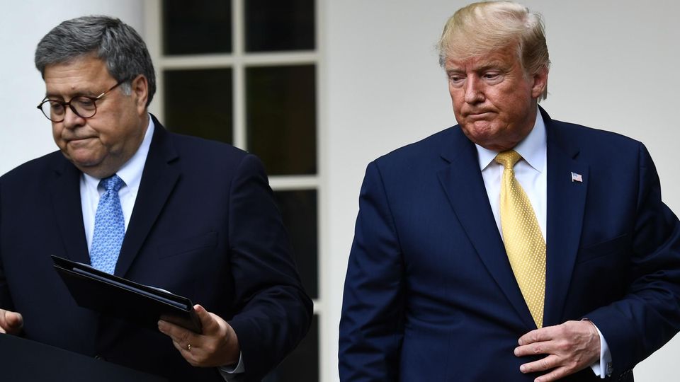 Justizminister William Barr und US-Präsident Donald Trump vor dem Weißen Haus