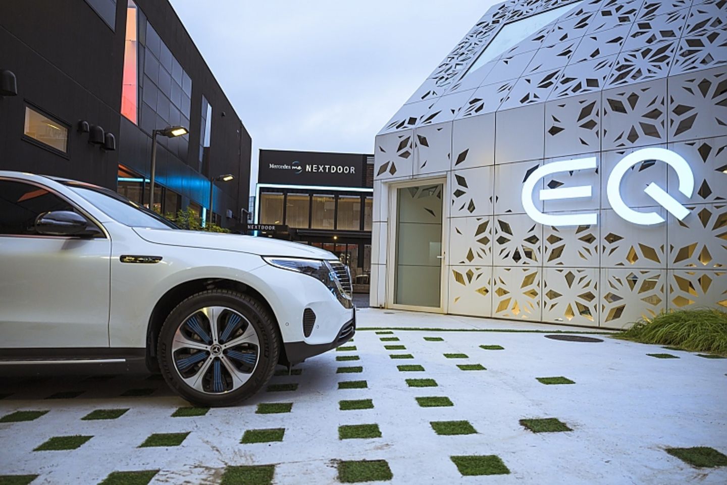 Mercedes EQC in Japan