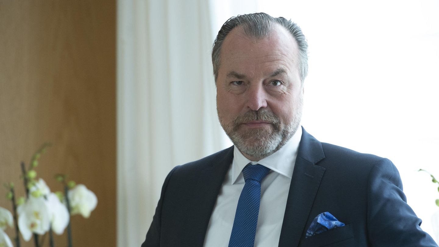 Clemens Tönnies hat sich in seiner dreimonatigen Abstinenz von Schalke 04 einen Bart wachsen lassen