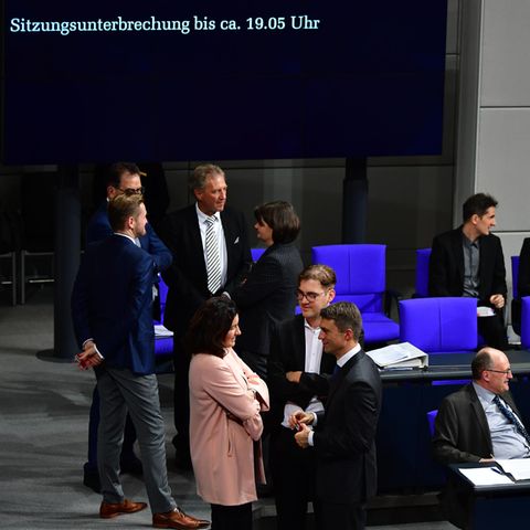 Sitzungsunterbrechung nach Schwächeanfällen im Bundestag