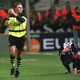 Echte Verzweiflung  Das Champions-League-Viertelfinal-Rückspiel am 18. März 1998 in Dortmund wurde wegen einer Bananen-Begrüßung für Oliver Kahn erst verspätet angepfiffen. Nach dem 0:0 im Hinspiel erzielte schließlich Stéphane Chapuisat in der 108. Minute das Siegtor im bisher einzigen Europapokal-Duell der beiden Teams. Nach Abpfiff weinte Bayern-Stürmer Carsten Jancker bitterlich und Wladimir But feierte