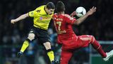 Lewandowski ballert Dortmund zum Sieg  Die Dortmunder Dominanz gipfelte im DFB-Pokalfinale 2012 in Berlin, dem fünften Pflichtspielsieg in Serie gegen den Rekordmeister. Der BVB zerlegte die Münchner mit 5:2 im Olympiastadion - dank eines Lewandowski-Dreierpacks. Auch damals mussten die Dortmunder auf einen Leistungsträger verzichten - Mario Götze.