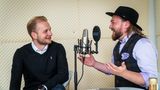 Und einen Podcast machen die beiden auch noch. Dort sprechen sie - natürlich - über Cocktails und Drinks.