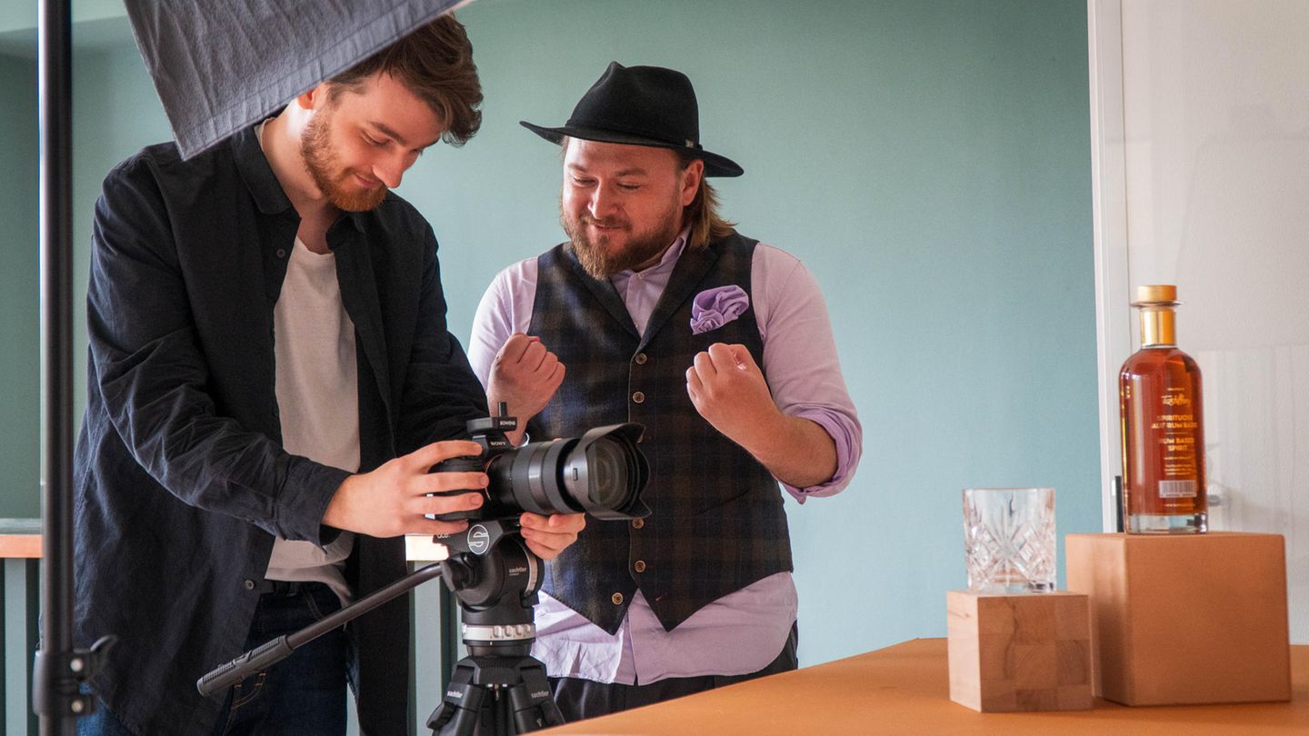 Gestenreiches Fotoshooting: "Das Bild braucht mehr Wumms", sagt Waldemar Wegelin.