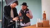 Gestenreiches Fotoshooting: "Das Bild braucht mehr Wumms", sagt Waldemar Wegelin.