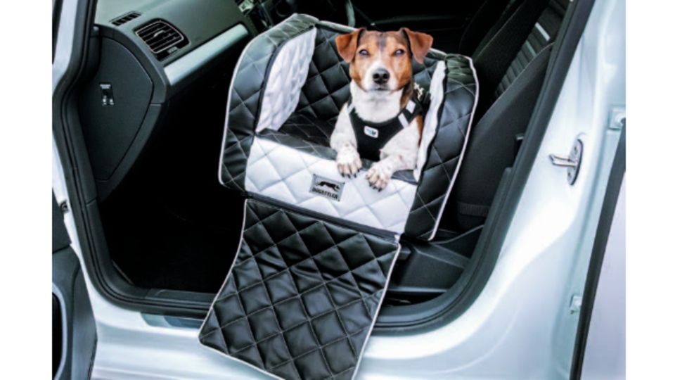 Sicher on Tour: Mit den stylischen Sicherheitssystemen von DOGSTYLER® fährt Ihr Hund gut geschützt im Auto mit, und das Auto bleibt sauber. Für Kofferraum, Rückbank oder Autositze – Sie werden es lieben! Wir verlosen 1x einen Gutschein im Wert von 250 Euro, www.dogstyler-shop.de