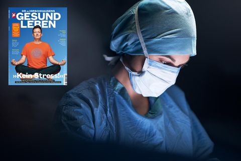 Gehirnschaden nach Magen-OP: Eine junge Frau steht im OP und operiert