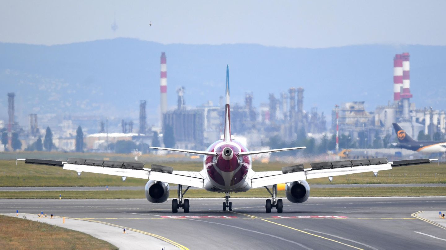 British Airways hat eine Überprüfung des Sparens beim Kerosinpreis eingeleitet, der allerdings die Treibhausgasemissionen erhöht.