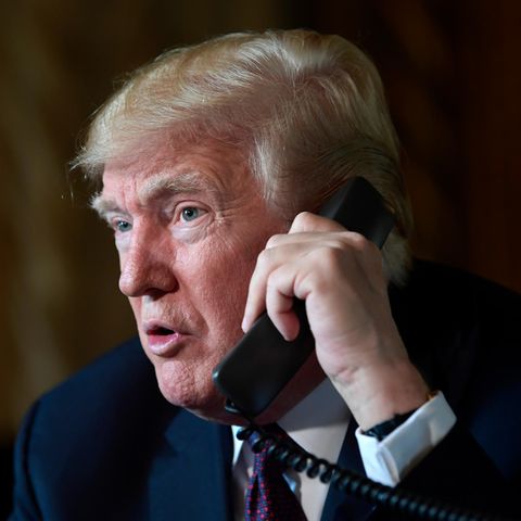 Donald Trump telefoniert