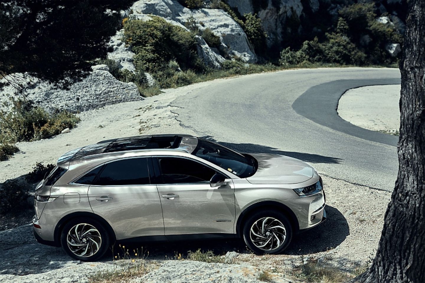 Der DS Crossback E-Tense 4x4 wiegt 1.825 Kilogramm