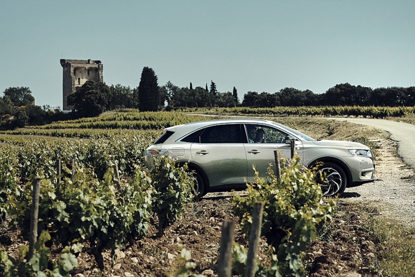 Der DS Crossback E-Tense 4x4 ist bis zu 235 km/h