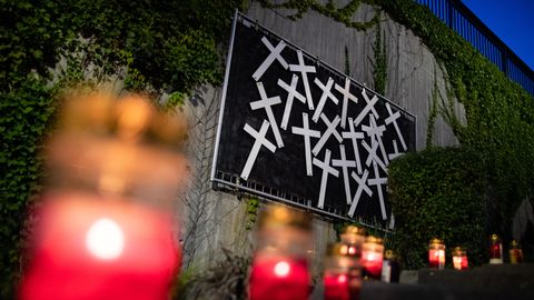 21 Menschen starben am 24. Juli 2010 bei einem Massengedränge im Zugangsbereich der Loveparade in Duisburg. Ein Theater will das schwierige Thema 2020 auf die Bühne bringen. (Symbolfoto)  