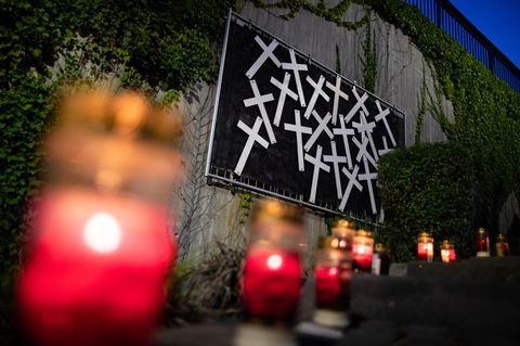 21 Menschen starben am 24. Juli 2010 bei einem Massengedränge im Zugangsbereich der Loveparade in Duisburg. Ein Theater will das schwierige Thema 2020 auf die Bühne bringen. (Symbolfoto)  