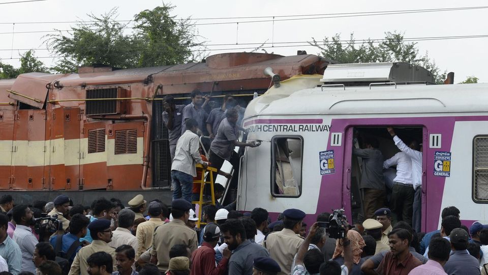 Indien: Überwachungsvideo zeigt Frontalzusammenstoß zweier Züge