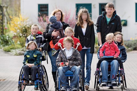 Maike B. im Kreise ihrer Familie
