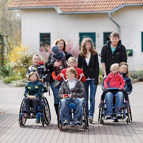 Maike B. im Kreise ihrer Familie