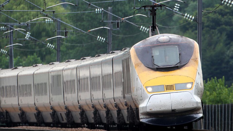 Zugverkehr: Die Züge sind TGV-Abkömmlinge und etwas schmaler, etwas stromlinienförmiger gestaltet. Innen verfügen sie über drei Wagenklassen: Business/Premier, Leisure, Standard. Die Züge sind TGV-Abkömmlinge und etwas schmaler, etwas stromlinienförmiger gestaltet. Innen verfügen sie über drei Wagenklassen: Business/Premier, Leisure, Standard.