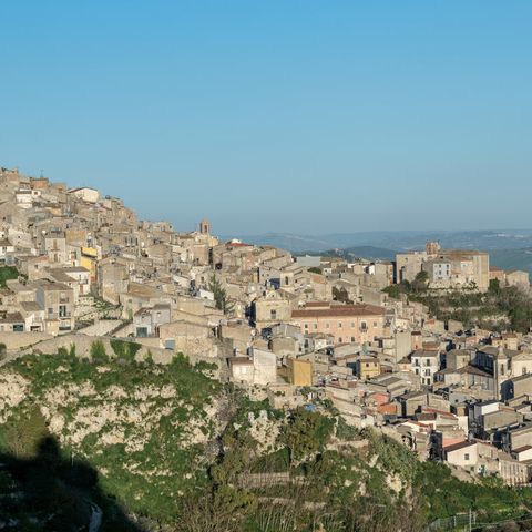Die italienische Stadt Mussomeli in Sizilien
