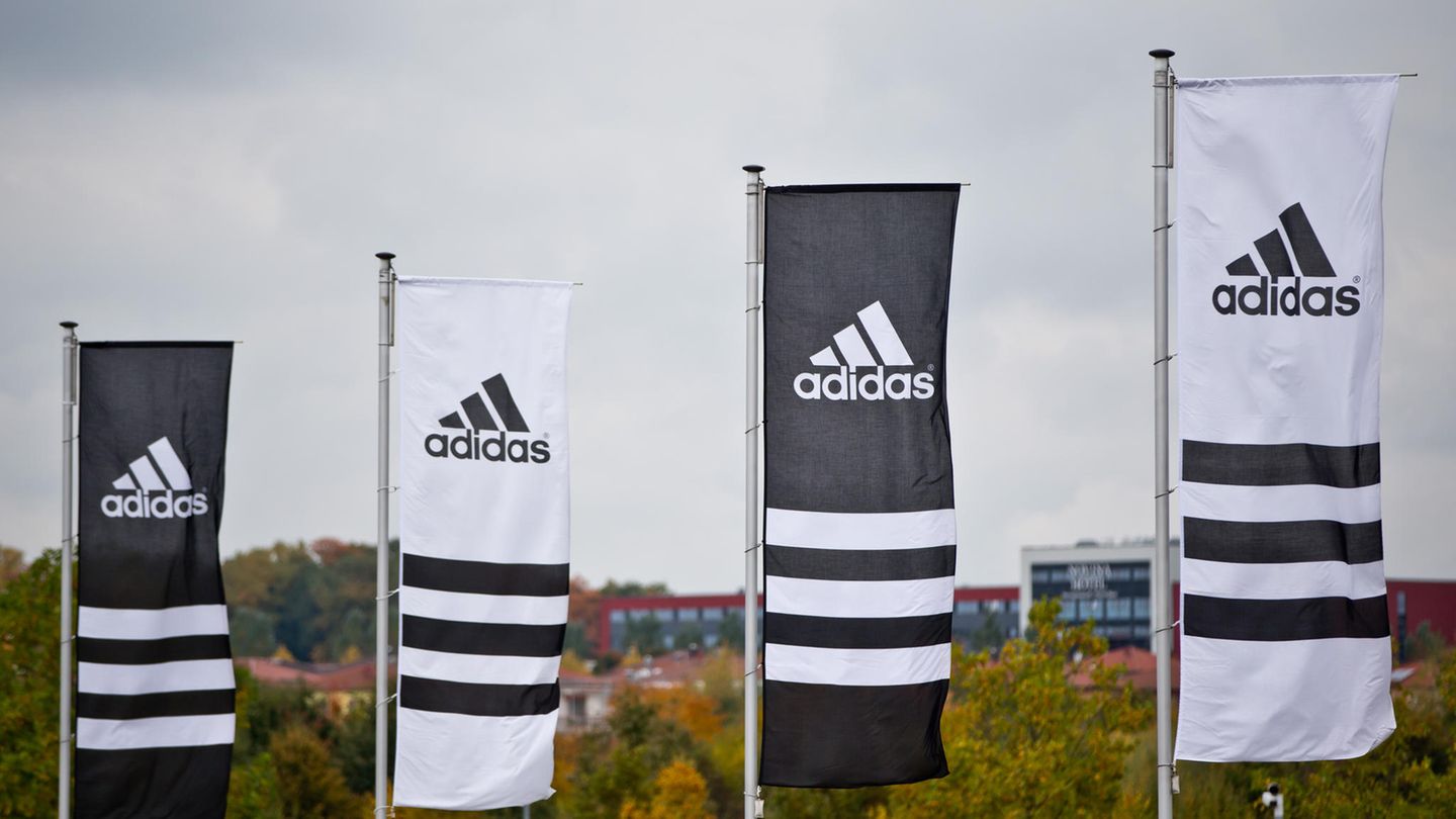 Adidas-Flaggen