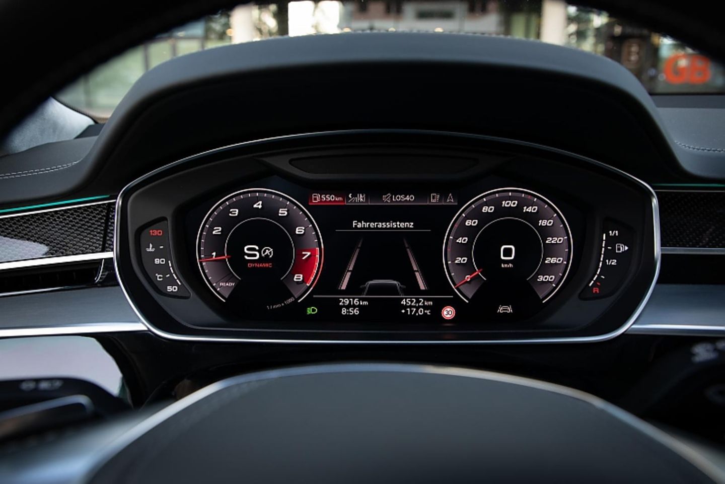 Die Ansicht im Kombiinstrument lässt sich beim Audi S8 verändern