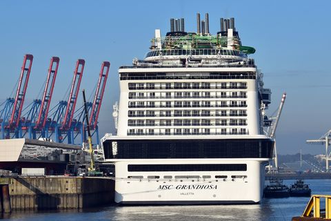 MSC Grandiosa im Hamburger Hafen