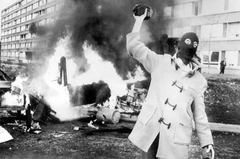 "Der katholische Bulle": Brennende Barrikaden und ein Serienmörder in Belfast