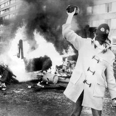 "Der katholische Bulle": Brennende Barrikaden und ein Serienmörder in Belfast
