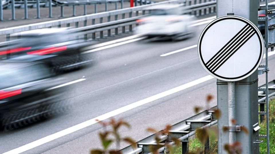 Seit Jahrzehnten wird ein generelles Tempolimit auf deutschen Autobahnen diskutiert