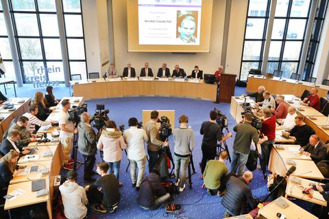 Die Ermittler bei der Pressekonferenz zum Mordfall Claudia R.