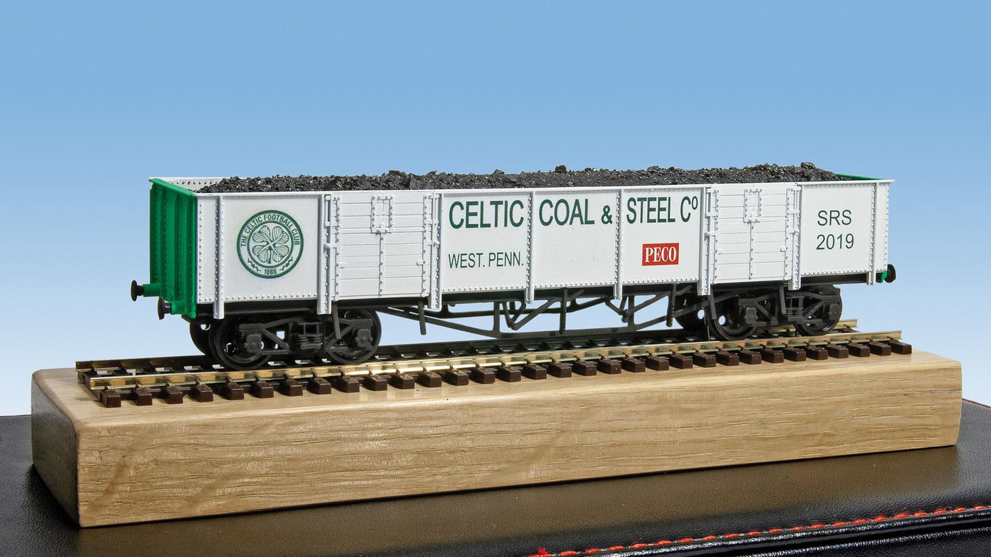 Ein offener Miniatur-Kohlewaggon