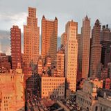 Die Modelleisenbahn des Sängers zeigt viele Hochhäuser.