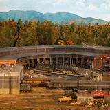 Das Modell zeigt ein Eisenbahn-Depot
