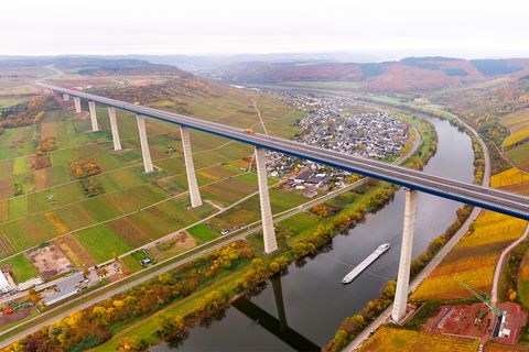 Rheinland-Pfalz: Hochmoselbrücke steht nach acht Jahren Bauzeit kurz vor der Eröffnung