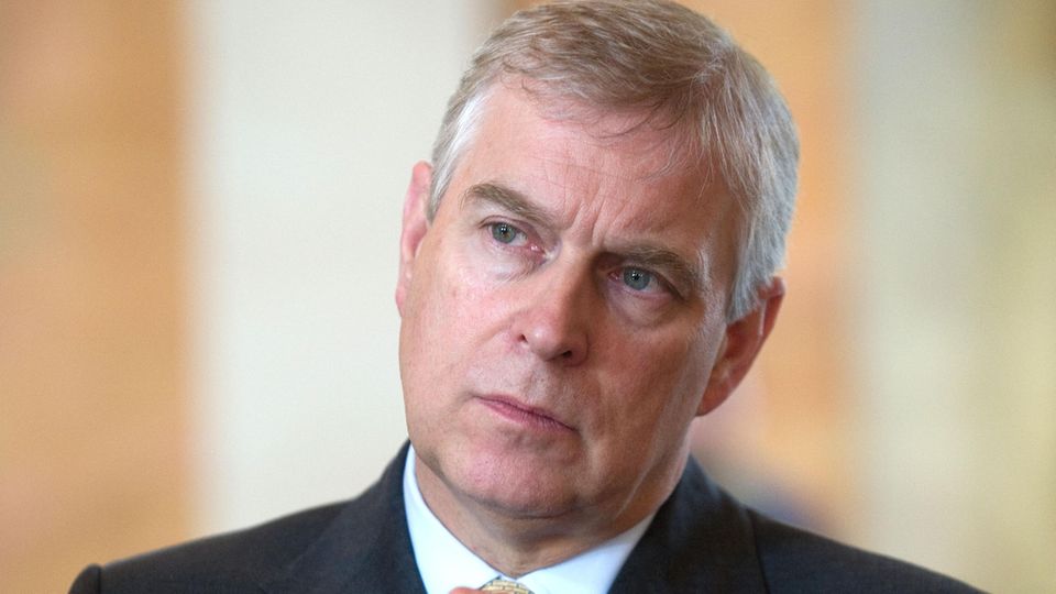 Prinz Andrew bestreitet Missbrauchsvorwürfe in BBC-Interview BBC-Interview: Prinz Andrew (59) ist der zweitälteste Sohn von Königin Elizabeth II.