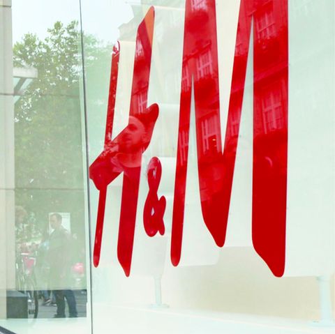 Skandal bei H&M: Werden ältere Mitarbeiter durch billige Aushilfen ersetzt?