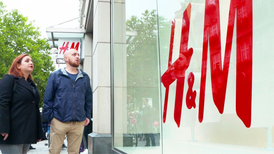 Skandal bei H&M: Werden ältere Mitarbeiter durch billige Aushilfen ersetzt? Skandal bei H&M: Werden ältere Mitarbeiter durch billige Aushilfen ersetzt?