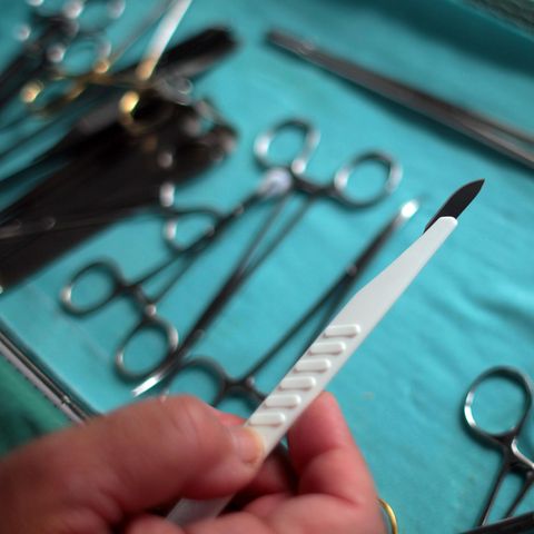 Ein französischer Chirurg soll mehr als 200 seiner Patienten missbraucht haben (Symbolbild)