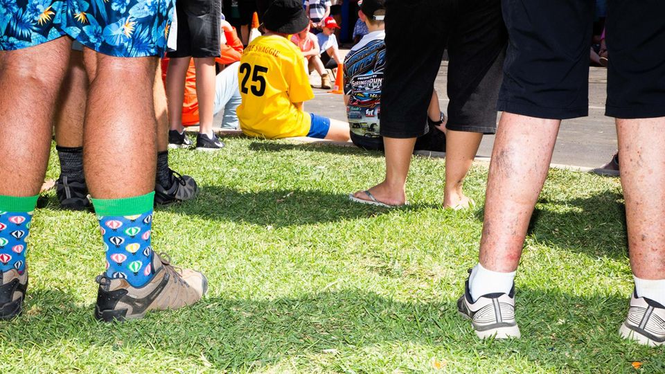 Untenrum luftig, so ertragen die rund 3000 Party-People selbst die 37 Grad im Outback